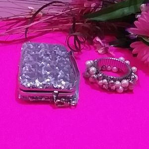 Wristlet phone case w/3 card holder& charm braclet